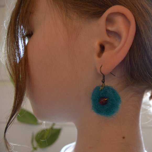 Turqoise wool felted handcrafted beaded earrings - Picture 2 of 2